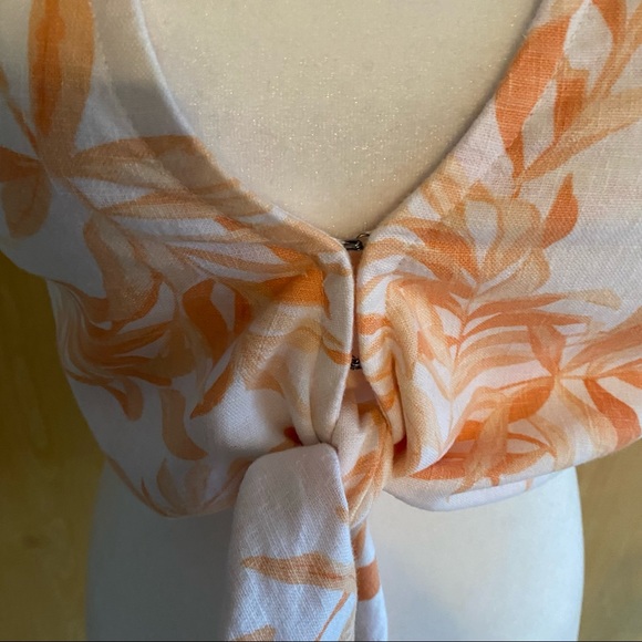 Abercrombie & Fitch • Cropped Tie-Front Linen-Blend Top in White Floral - Picture 5 of 10